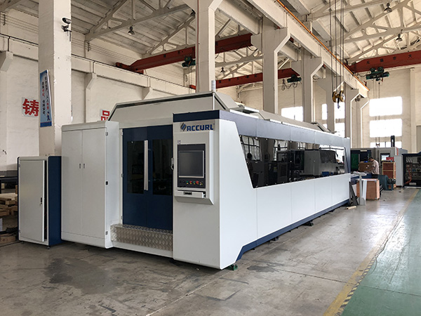 Accurl 1000W IPG Closed Type Fiber Laser Cutting Machine