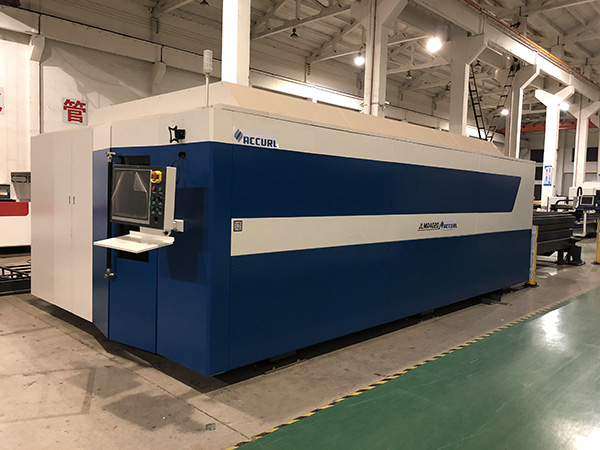 Fullstendig lukket pallettveksler Fiber Laser Pipe og Sheet Metal Cutting Machine