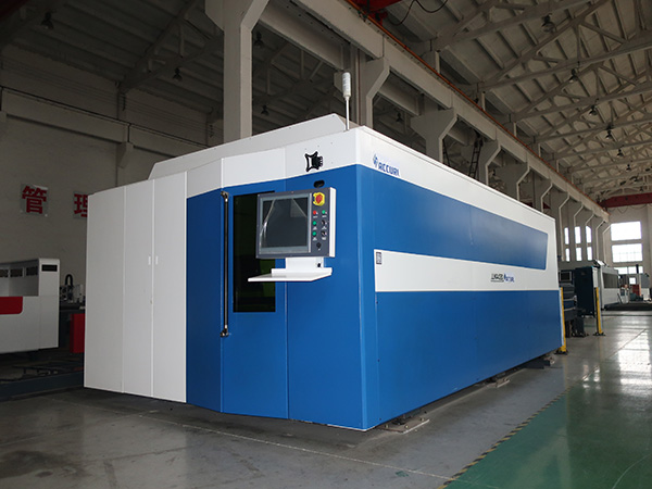 Åpne Type 700W CNC Fiber Laser Cutting Machine for Sheet Metal 3015
